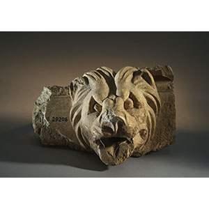Frammento di cornice architettonica con gocciolatoio a protome leonina
